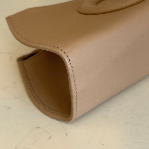 【9.28】#4 Preowned Value $300 Ferragamo Pouch - Picture 6 of 8